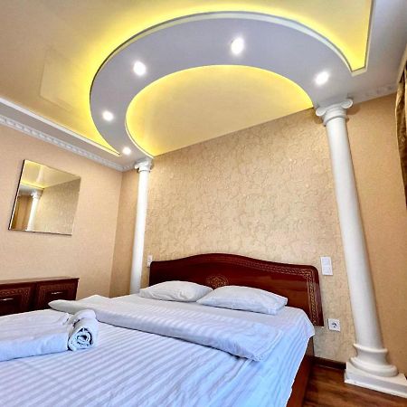 ApartPoltava ДВОКІМНАТНІ апартаменти в центрі Полтави Екстер'єр фото
