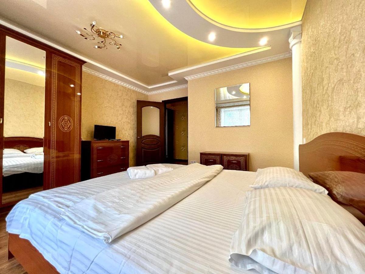 ApartPoltava ДВОКІМНАТНІ апартаменти в центрі Полтави Екстер'єр фото